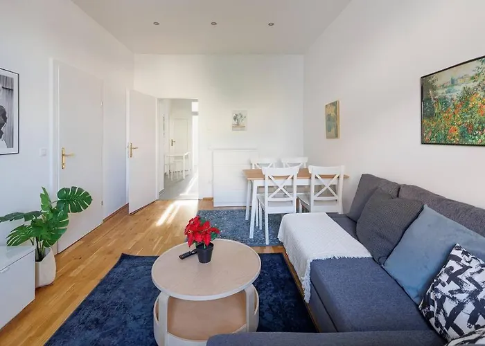 Modern Apartment Near City Center - 2Br, Netflix