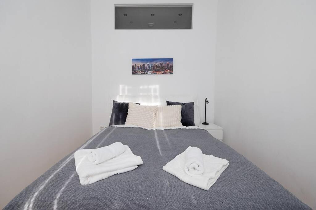 Modern Near Center - 2br, Netflix Apartamento *