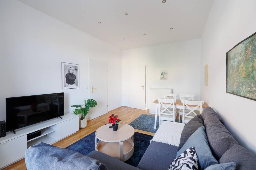 Modern Near Center - 2br, Netflix Apartamento