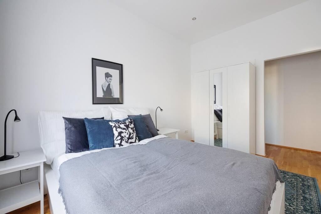 Modern Near Center - 2br, Netflix Apartamento *