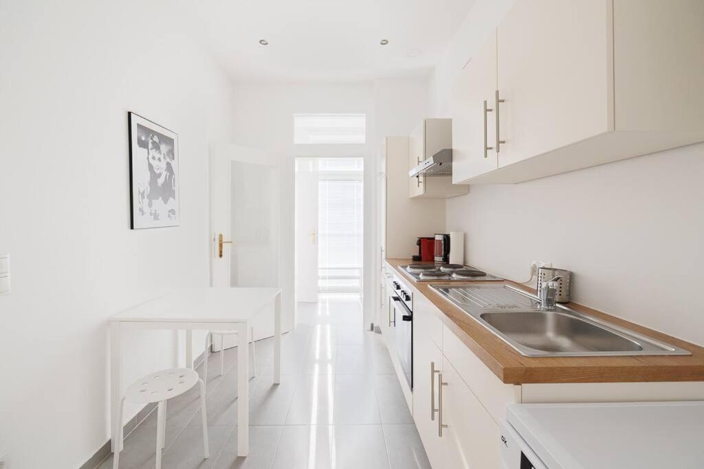 Modern Near Center - 2br, Netflix Apartamento